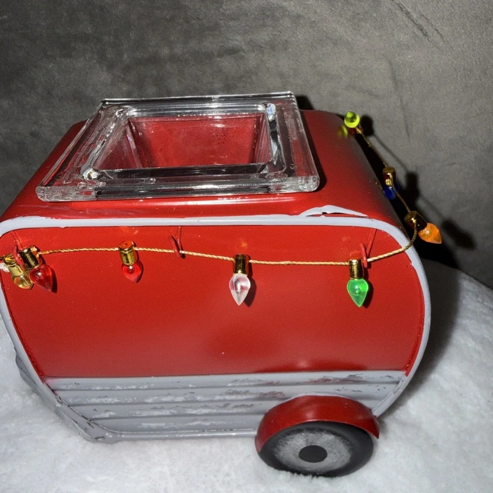Scentsy 2019 Christmas‎ Camper Decorated for the Holidays Full-Size Warmer